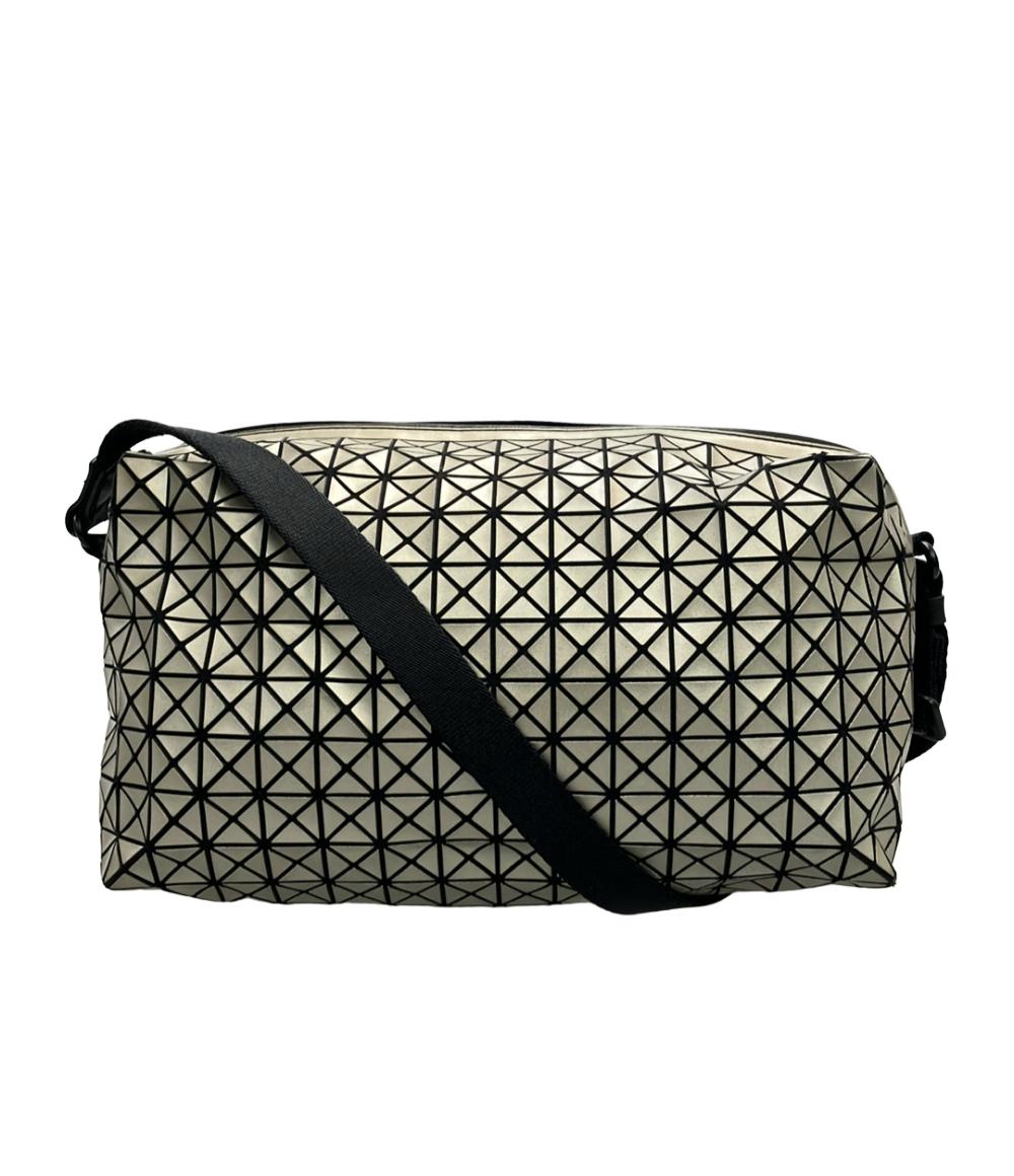 BAOBAO チェーンショルダーバッグ　白 ホワイト（白）系 BAOBAO ISSEY MIYAKE(バオバオイッセイミヤケ