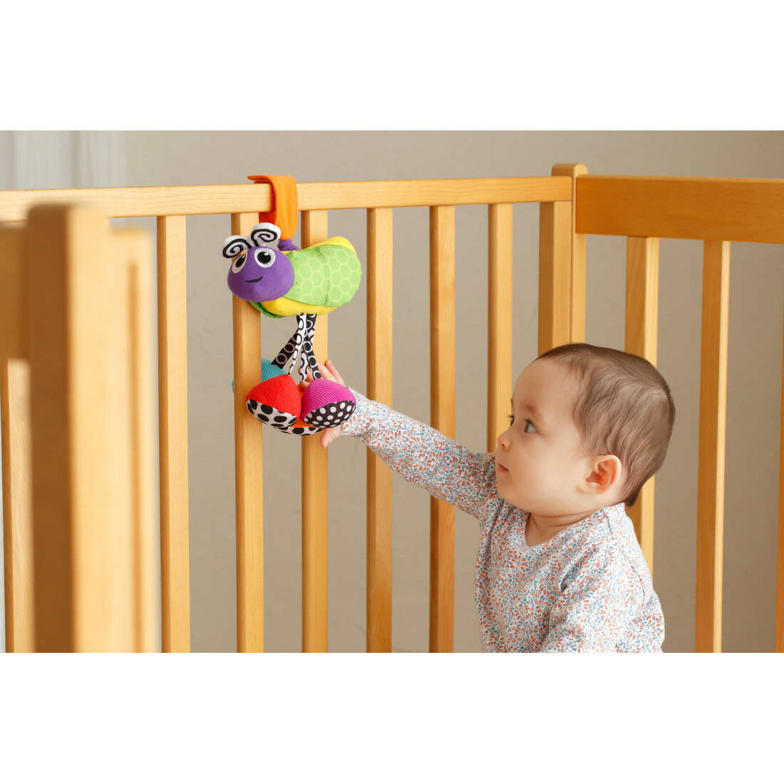 Sassy サッシー ぶるぶるバグ | おもちゃ オモチャ 赤ちゃん ベビー 知育 玩具 0歳 6ヶ月 8ヶ月 1歳 出産祝い 誕生日 知育玩具 ベビーカー ベビーベッド クリスマス プレゼント ギフト 男の子 女の子 2