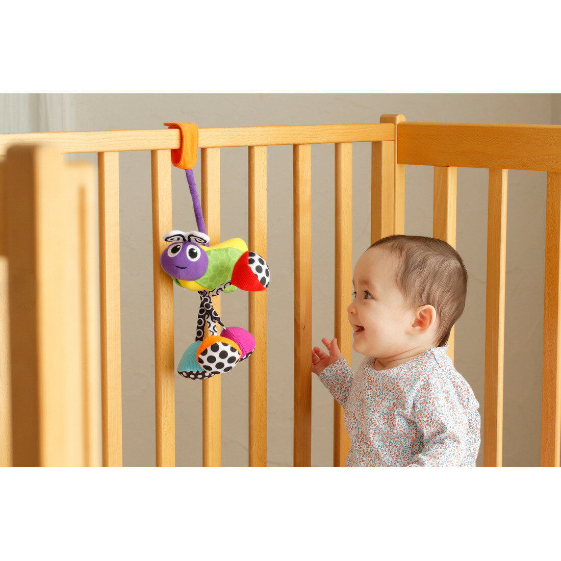 Sassy サッシー ぶるぶるバグ | おもちゃ オモチャ 赤ちゃん ベビー 知育 玩具 0歳 6ヶ月 8ヶ月 1歳 出産祝い 誕生日 知育玩具 ベビーカー ベビーベッド クリスマス プレゼント ギフト 男の子 女の子 3