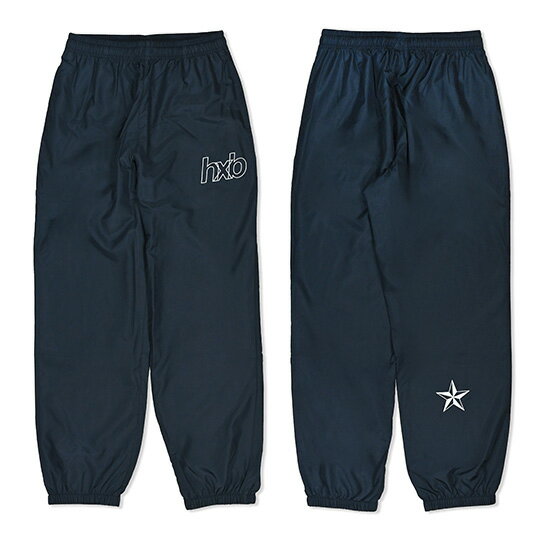 HXB PISTE PANTS 【TRAD STAR】 はっ水性に優れたピステパンツです。 フロント左に、"hxb"ロゴをオーバーラップさせた(重ねた)シューティングデザイン。 左右サイドポケット付きです。 ウエストはゴムとヒモで調整可能になっています。 右後ろ足、ふくらはぎに"TRAD STAR"デザインをプリント。 トラッドスター(五芒星)は、向上心・精神世界と言った意味があり、 二次元の世界の中で三次元感を出したデザインです。 海に出る海兵にとって目印となる北極星をかたどっているとも言われ、 何かに迷った時に目印になるようにと言う意味も込められています。 *ピステトップスとセットアップが可能ですが、パンツの生地は質感と色味が異なります。 ポリエステル100% &nbsp; XS S M L XL 2XL ウエスト 61-67 72-76 76-80 80-84 84-88 88-92 総丈 87 95 99 103 107 111 股下 63 69 72 75 78 81 (cm) ＊実物の商品が若干の誤差が生じる場合もございます。 ＊環境により画面上と実物の色具合が、 多少異なって見える場合もございます。 予めご了承くださいませ。model : Bリーグ/Beetrains/#77/大金 広弥 選手/180cm×74kg / ピステトップス(XL)サイズ、パンツ(L)着用。 model : 146cm / ピステトップス(XS)サイズ、パンツ(XS)着用。