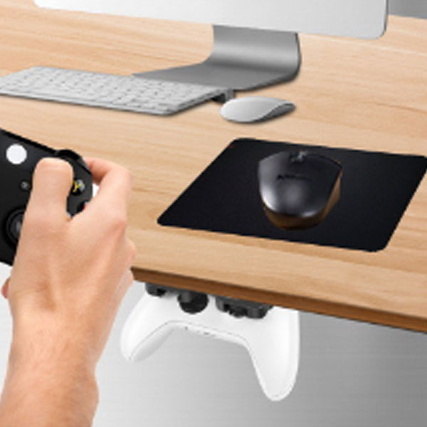 送料無料 任天堂SwitchPro マイクロソフトXboxseriesx/sXboxone/SXbox360兼用ワイヤレスコントローラー兼用アナログスティック部分で吊るしてスライド収納机下ホルダーハンガー見た目もおしゃれに演出ぶら下げる事でホコリも防ぐ粘着テープネジ止め取り付け簡単
