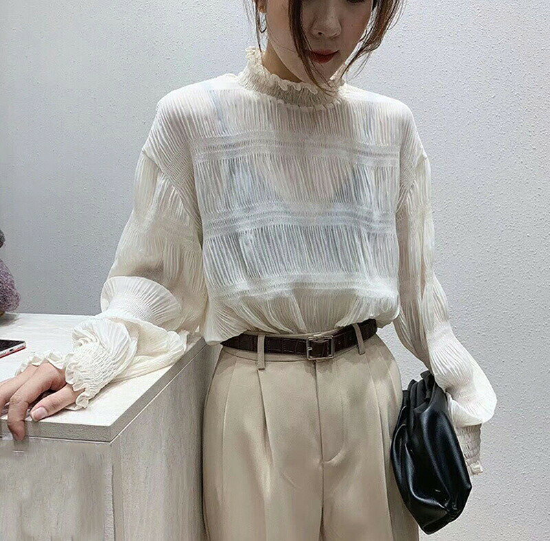 ブラウス シフォン シャーリング シアー トップス シアートップス レイヤード 袖フリル 長袖 レディース タートル ハイネックフリルシャツ 薄手 重ね着 着回し 体型カバー インナー オフィスカジュアル 40 代の春の通勤コーデ hugselect-10019763 Hug Select サンプル画像3