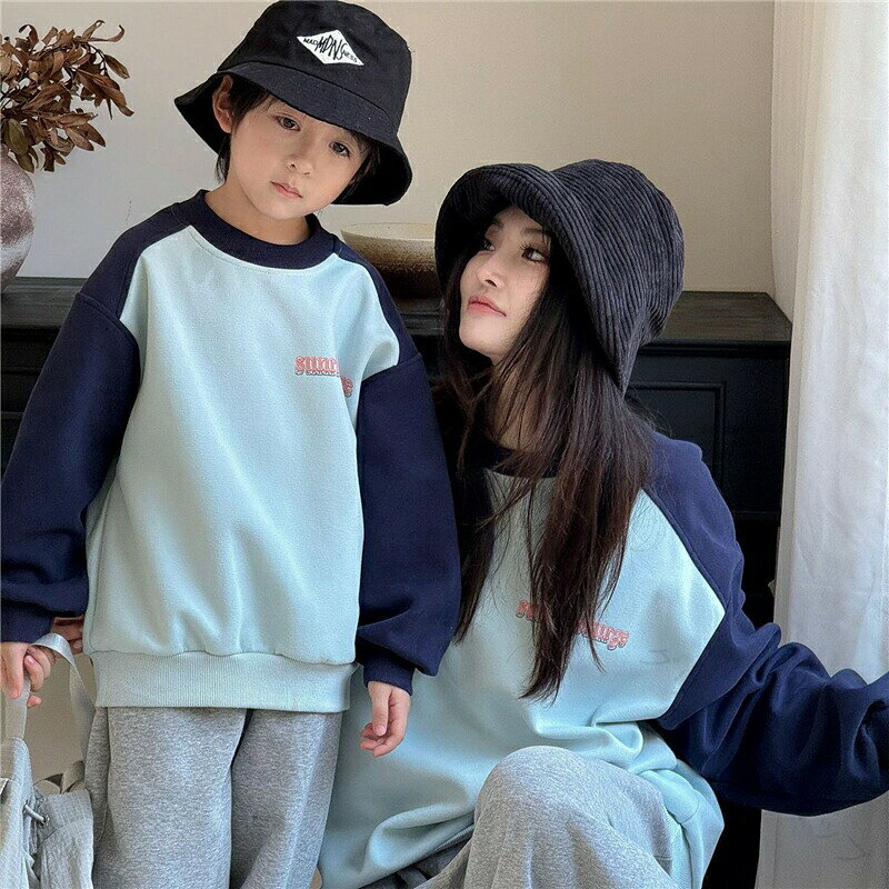 .親子 ペアルック トレーナー キッズ 女の子 ママ 赤ちゃん ゆったり トップス ブランド 春 秋 冬 親子 コーデ お揃い 服 を お探し の 方 に おすすめ です。家族 で 楽しめる 親子 ペアルック として、女の子 や ママ、赤ちゃん に も 合う ゆったり した 着心地 の トップス です。春 秋 冬 の さまざま な シーン に 使いやすく、ブランド 感 の ある お揃い コーデ を 楽しめます。。 指定された配送時間は承っておりません。【グリッターショップ】 メーカー希望小売価格はメーカーカタログに基づいて掲載しています