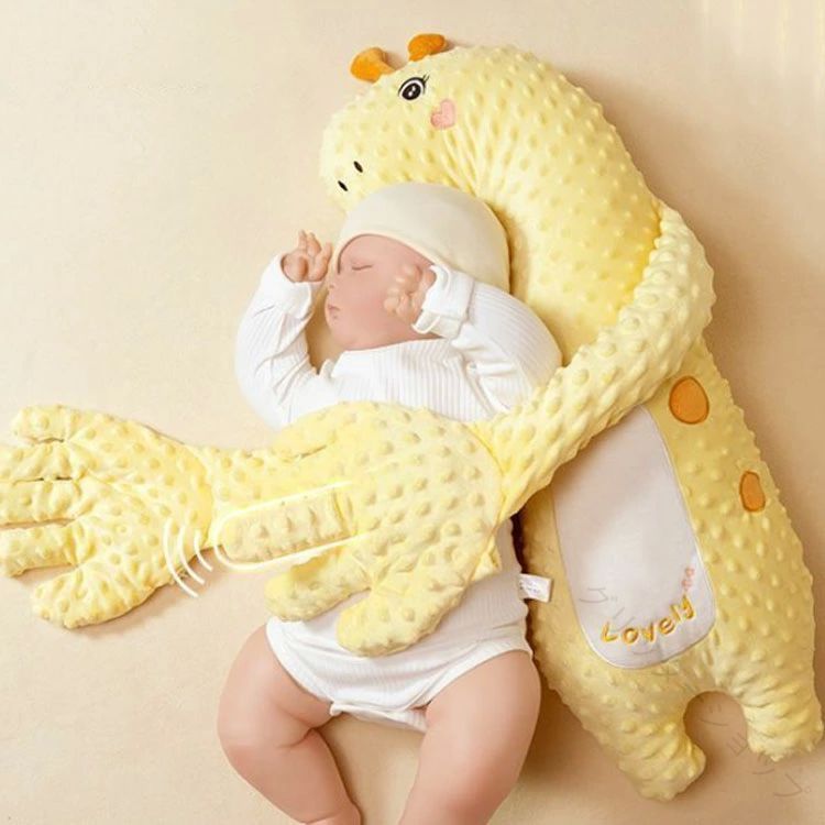 Hug Selectの寝かしつけ 自動 トントン ぬいぐるみ 手ひら 指が動き ベビー 枕 ベビーまくら 快眠 安眠 安心感 クッション 赤ちゃん 眠り サポート 抱き枕 スリープ 効果 安全 お昼寝 ママ パパ プレ｜アングル3