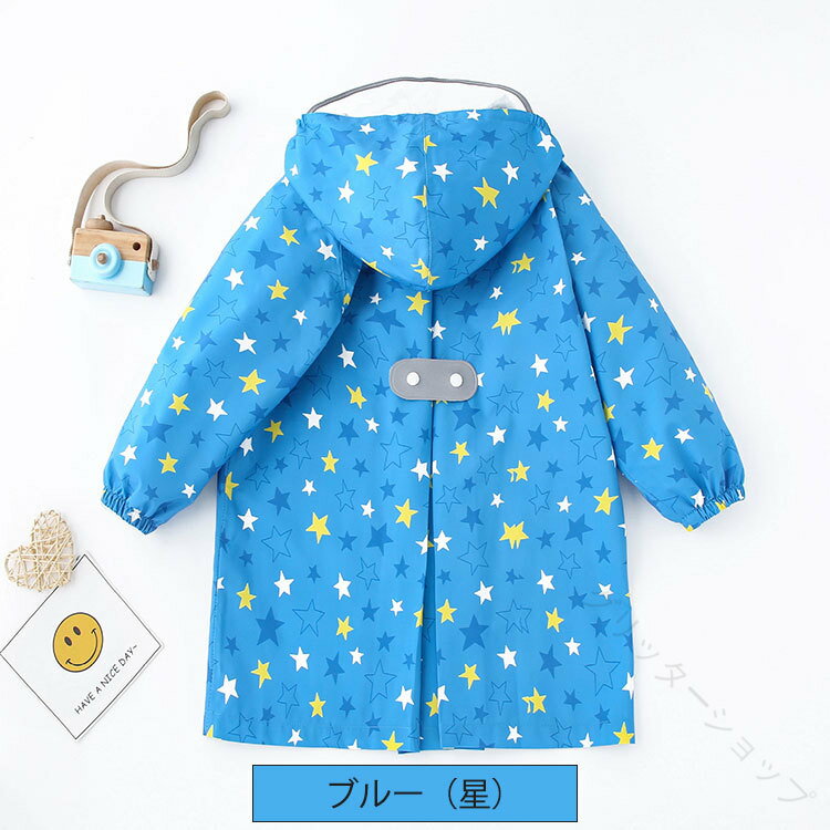 商品説明商品名子供用かわいいレインコート。レインコートは防水性に優れた素材を使用し、撥水加工で通気性が保たれるので、蒸れにくい。フード付き、スナップボタンとファスナーが付いた仕様で水の侵入をしっかり防ぎます。雨具の背中のボタンを解けるとリュック対応可能になります。軽量で収納バッグ付き、携帯便利、通園、通学の良い選択です。レインコートの様々な箇所に反射テープ、リフレクター付きで、日中でも暗い雨の日や夜道でもピカピカ。交通安全をサポートします。梅雨季節に絶対活躍します。素材ポリエステル生産国中国サイズ【S】着丈66cm 袖丈50cm バスト88cm 身長目安80-100cm【M】着丈70cm 袖丈52cm バスト92cm 身長目安100-110cm【L】着丈78cm 袖丈54cm バスト100cm 身長目安110-120cm【XL】着丈87cm 袖丈56cm バスト108cm 身長目安120-130cm【2XL】着丈96cm 袖丈60cm バスト112cm 身長目安130-145cm【3XL】着丈103cm 袖丈62cm バスト120cm 身長目安145-160cm注意PC環境・光の具合により、色や素材のイメージが写真と若干異なる場合がございます。モデル・写真に使用されているアクセサリー・小物は別途記載が無い限り付属いたしません。商品に不良があった場合は、商品到着から5日以内にご連絡いただければご返金・交換対応させて頂きます。商品のサイズは、全て平置きにて外寸を測定しております。商品によっては+-0.5cm〜1cmの誤差が発生してしまう場合がございます。該当商品は他店と在庫共有です。タイミングにより、在庫ズレが生じる場合がございます。予めご了承ください。 .キッズ レインウェア レインコート ランドセル対応 女の子 男の子 かわいい レインポンチョ 雨具 雨合羽 カッパ つば付き 防水 梅雨対策 超軽量 通気 速乾 薄型 収納袋付き レイングッズ 通園 通学 アウトドア 80 90 100 110 120 130 140 150 160cm 子供用 雨対策 撥水 雨の日 梅雨 雨具セット おしゃれ 雨カッパ キッズレインカバー 雨合羽 軽量 透湿 レインジャケット レインパンツ 雨合羽セット ポンチョ キッズファッション 防水加工 収納便利 雨天対策 子供服 アウトドア用品 旅行用 雨対策グッズ 雨避け グッズ 梅雨時期 雨用 通学用 通園用 プレゼント かわいいデザインでお子様の雨の日も快適に過ごせるレインウェアです。通気性と速乾性を備え、蒸れにくく長時間の使用も安心。梅雨の時期や突然の雨にも対応できる軽量で携帯に便利な収納袋付き。通園や通学、アウトドアなど幅広いシーンに最適な雨具です。。 指定された配送時間は承っておりません。【グリッターショップ】