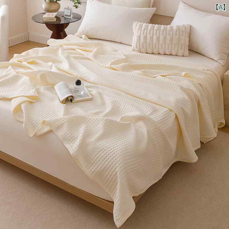 タオルケット 冷感 夏用 ひんやり 接触冷感 洗える A 類の 綿 タオルは ハニカム ガーゼに 毛布を かけられています。