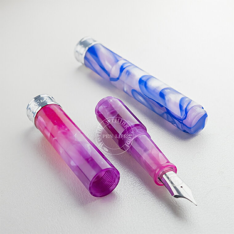 【PBS41】【PENBBS】新作 アイドロップ式 ミニ万年筆 F(細字) ローラー万年筆 持ち運びにも便利なミニサイズ ローラー万年筆に付け替え可能！ No.471【即納 宅配便・ミニゆうパケット対応 アクリル ピンク パープル 紫】 hunnyhunt-10008896 筆記具専門店ペンライフ サンプル画像2