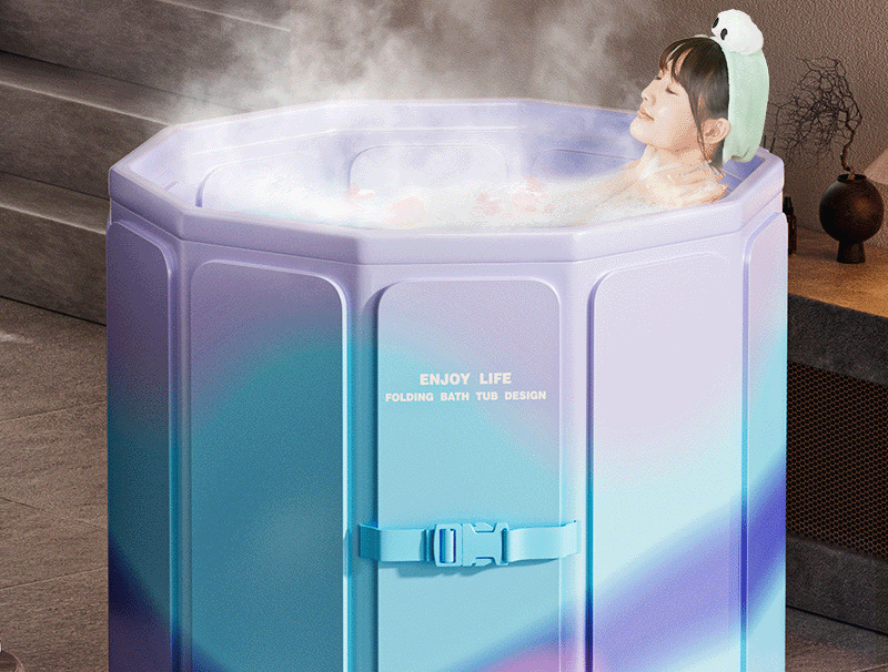 商品説明 【折りたたみ式デザイン】バスタブは折りたたみ式デザインを採用しており、取り付け不要でわずか1秒で開き、非常に便利に使用できます。使用しないときはストラップでたたんでコンパクトに収納でき、スペースを節約できます。 【頑丈な構造】バスタブは5層のクリップネットデザインを採用し、立体的なサポート構造で、漏れにくく耐摩耗性があり、しっかりとした構造で変形しにくく、長寿命です。 【効率的な保温】バスタブは熱量の逃げを防ぎ、効果的な保温が可能で、長時間の入浴を楽しむことができます。 【省スペース】バスタブの直径は70cm、高さは66cmで、バスタブのない家庭でも幸せな入浴を楽しむことができます。屋内外の狭いスペースに適しており、理想的なバスタブです。 【健康増進】入浴は体と心をリラックスさせ、定期的なスパは健康状態の改善に役立ちます。このバスタブは冷水浴、入浴剤、大人用バス、子供用プール、家庭、旅行に適しています。必要なときには迅速に使用できます。