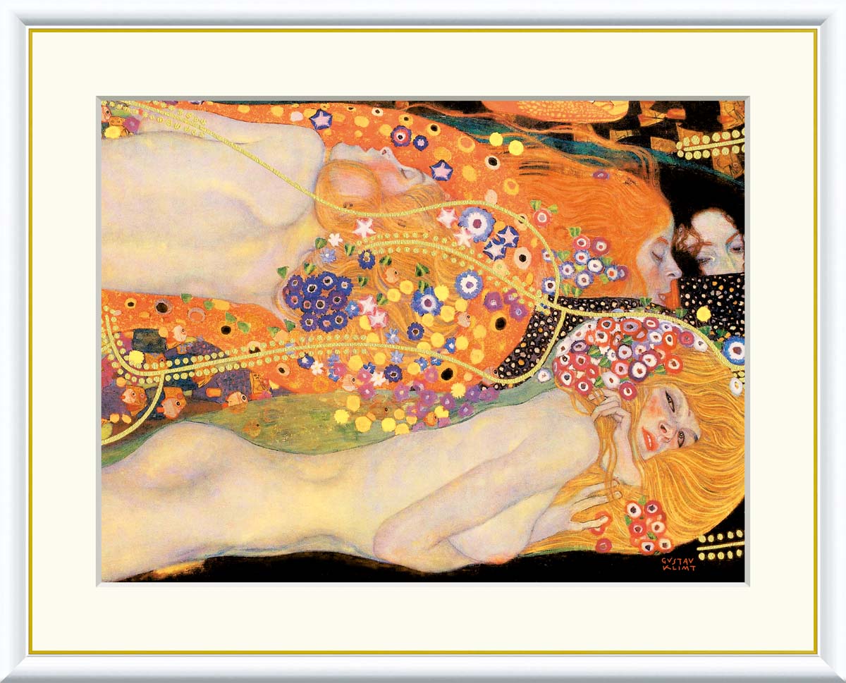 ※メーカー希望小売価格はメーカーカタログに基づいて掲載しています。水蛇2クリムト(グスタフ・クリムト）Gustav　Klimt1862－1918High precision art picture~partially colored by artist~前世紀末のウィーンで新しい芸術の波を先導し、自らの表現を追求し続けた帝政オーストリアの画家。繊細で研ぎ澄まされた彼の作品は見るものを虜にし現在にいたっては最も人気のある画家のひとりであるー 名画のある暮らし ー世界の有名美術館がレプリカを制作するため、採用している最先端ジグレ版画技法で特性新絹本画布に表現し、最終仕上げは手彩による補色が加えられ、リアル感を醸し出しています。空気中のオゾンやなどに分解されにくい耐候性を備えており、時間が経っても、色調が変化しにくく、美しさが変わりません。暮らしに優雅さと彩りを与えてくれる名画たち.風水的にも、お気に入りの絵を飾ることは、とても良いとされています。名画作品は、熟練の複製模写専門画家により世界から集められた資料を元に原画に忠実に再現しております。また、現代アートは、選び抜かれた数十名の作家とのコラボレーションにより、暮らしに調和するアートを一から作画、製作しております。作家により描画されたアートは、有名美術館の複製にも採用されている高精度デジタルスキャナーによりデータ化され、より原画に忠実な色合いを再現するためのデータ解析や校正、色調チェックを何度も経て、ジクレー版画として出力されます。幅広い色調と滑らかな階調表現を可能にした、美術印刷用プリンタにより作品データを出力。再び、原画に忠実に再現されているか目視でチェックします。汚れなどの不備がないか細部に渡り徹底検品され、最終仕上げとして専属画家により一部手彩の補色が加えられ 完成します。作品の持つカラーや魅力を最大限に引立てるフレームを 選定し、額装します。1点1点丁寧に仕上げ、細かく検品をします。フレームに汚れや傷が無いか、中の絵に不備が無いか、最終検品を通過した作品のみ、「品質保証書」を付与し、みなさまのお手元にお届けします。本紙：新絹本額：樹脂製サイズ52×42cm（F6)【ご注意】こちらの商品はご注文が入ってからの製作となります。メーカー直送品となりますので、申し訳ありませんが、「代金引換」はできません。また、お届け日数は、7営業日以内の発送となっております。少々お日にちがかかりますが、どうぞご了承願います。壁に取り付け方裏面の画像縦型の絵画の場合は黄色の〇の部分の金具に付属のひもを通して壁のフックなどに取り付けてください横型の場合は青の〇の部分の金具にひもを通して壁のフックにかけますその際、1つのフックより、2つにかける方がよりバランスが良くなり安定します