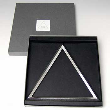 竹中銅器:三角形のテーブルウェア TRI(トライ) 鍋敷き