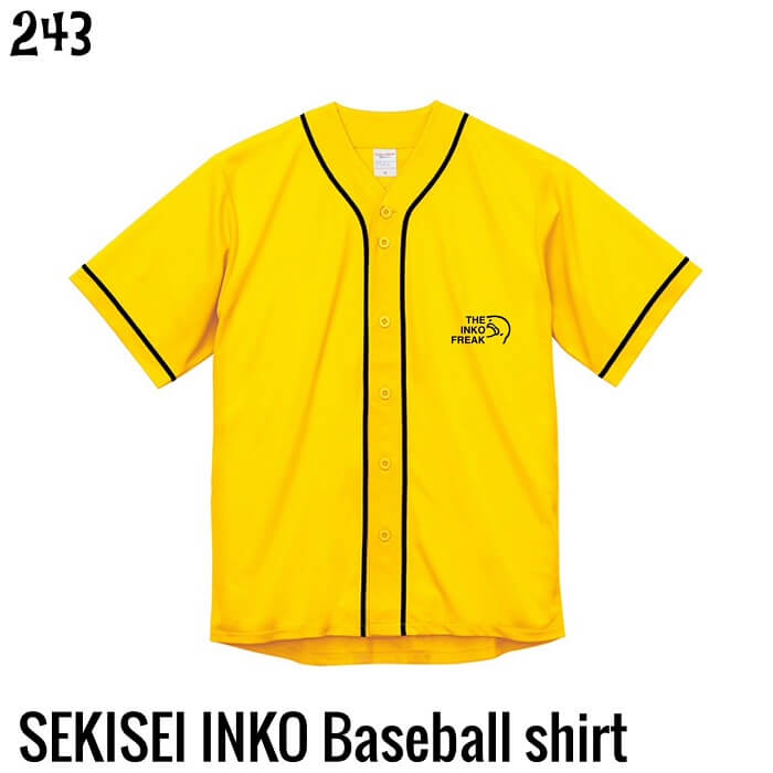 サイズ S M L XL XXL 着丈 73 76 79 82 86 身幅 51 54 57 60 63 肩幅 43 46 49 52 55 袖丈 24 25 26 27 28 小鳥シャツの解説 小鳥をモチーフにした、おしゃれで可愛い、大人っぽいシャツ。 ポップで個性的、かつユニークなイラストで他と差がつきます。 定番の鹿の子生地を使用したポロシャツは高機能で普段着はもちろん仕事用にも活躍します。 小鳥シャツの詳細 ジャンル 小鳥 グッズ・ことり 雑貨 ベースボールシャツ・ユニフォーム 対象 男性（メンズ）・女性（レディース）・ 子供（キッズ/ボーイズ/ガールズ） ※子供は一部サイズのみです。 男女兼用のユニセックスタイプです。 お子様とのお揃いでペアルックなども楽しめます。 仕様 横割仕様 原産国 ミャンマー・ベトナム 利用シーン 普段着やお出かけ着はもちろん、野球、ソフトボールの練習用にも使えます。 フェスやライブ・コンサートシーンや鳥好きのイベントやオフ会にもオススメ。 ラッピング ギフトラッピング無料 備考 メンズ、レディース共用です。 ※サイズはあくまで目安です。実寸とは異なる場合がありますのでご了承ください。 モチーフ 文鳥 ぶんちょう ブンチョウ 白文鳥 桜文鳥 シナモン文鳥 シルバー文鳥 クリーム文鳥 セキセイインコ オカメインコ コザクラインコ マメルリハ シマエナガ ハシビロコウ 猫 ネコ ニャンコ 黒猫 白猫 三毛猫 サビ猫 茶トラ 茶白 キジトラ キジ白 サバトラ サバシロ 鳥 小鳥 ことり フィンチ ペット 鳥好き 用途 通勤 通学 お買い物 ショッピング お出かけ デート 旅行 一泊 プレゼント ギフト スポーツ サッカー テニス マラソン ジョギング ランニング ウォーキング ゴルフ 登山 山登り ライブ フェス イベント 部屋着 普段着 ジム トレーニング 対象 メンズ レディース 男性 女性 大人女子 男の子 女の子 学生 サラリーマン フリーター お祝い 誕生日 クリスマス バレンタイン ホワイトデー 父の日 母の日 記念日 結婚記念日 詳細 かわいい 可愛い おしゃれ オシャレ シンプル ユニーク おもしろい 面白い 白 ホワイト 黒 ブラック グレー アッシュ ロックT ロックTシャツ バンドT バンドTシャツ クルーネック 丸首 ポケットTシャツ 吸汗速乾 ドライ ドライT 当店の小鳥グッズはギフトにも好評です。 母の日、父の日、誕生日、バレンタインデー、ホワイトデー、クリスマスなど、定番のギフトイベントこそ、 気の利いたプレゼントを贈ってみませんか。 大切な方へのおみやげやなどにも人気です。 ラッピングも対応いたしますので、お気軽にご連絡下さい。 【関連商品】 ●Tシャツはこちら ●ポロシャツはこちら ●スウェット・パーカーはこちら ●アウターはこちら ●タオルはこちら ●マグカップはこちらこちらの商品は【受注生産】になります。 以下の説明をよくご確認頂いてからご注文下さい。 インコドライベースボールシャツ 「THE INKO FREAK」 タウン用や野球やソフトボールだけでなくイベントのチームウェアとしても ■普段着でもチームでお揃いも ・ベースボールシャツを普段着に ユニフォームであるベースボールシャツを 普段のおしゃれ着にも使えるように。 機能性は高いけどサラッと着こなせるカジュアルさが○。 ■デザイン ■高機能素材 S　P　E　C 商品名 インコドライベースボールシャツ＃4「THE INKO FREAK」 ブランド 243 生地 4.1オンスドライリバーシブルメッシュ 生地の厚さ 薄め 素材 ポリエステル100% プリント 転写プリント カラー ボディ：ホワイト、ブラック×ホワイト、マリンブルー×ホワイト、ネイビー、レッド、イエロー、オレンジ、ホワイト×ブラックストライプ、ブラック×ホワイトストライプ サイズ S M L XL XXL 配送 メール便 ラッピング ラッピングは無料にて承ります。 生産国 ベトナム・ミャンマー S　I　Z　E S M L XL XXL 着丈 73 76 79 82 86 身幅 51 54 57 60 63 肩幅 43 46 49 52 55 袖丈 24 25 26 27 28 メール便 ○ ○ ○ ○ ○ ※ サイズ表記より1cm前後誤差が生じる場合がございます。 ■ギフトにオススメ 文鳥好きな方へ贈り物として選ばれたみなさん、喜んでもらったと評判です。 家族や恋人とお揃いでどうぞ。 ラッピング無料。 ■ご注文からお届けまで 当店がご注文を確認してからお届けまでに 3〜10日ほど お時間を頂きます。 ※期間は目安です。 繁忙期や大型連休中は更に日数を要する場合がございます。 ■ショップからのお願い ●返品交換不可 受注生産品ですので初期不良の場合以外の返品・交換はできません。 予めご了承頂いてからご注文下さい。 Product by Hydaway 【関連商品】 ●Tシャツはこちら ●ポロシャツはこちら ●スウェット・パーカーはこちら ●アウターはこちら ●タオルはこちら ●マグカップはこちら