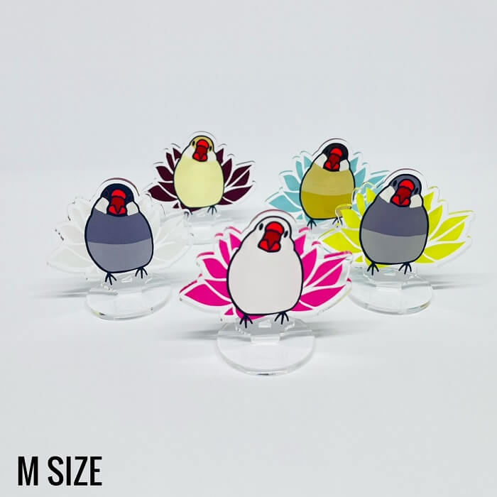 文鳥 アクリルスタンド 叫ぶ文鳥と蓮の花 Mサイズ / アクスタ フォトスタンド フォトグッズ ペット 遺影 位牌 誕生日 記念日 父の日 母の日 敬老の日 記念品 ノベルティ 男性 女性 メンズ 軽量 ギフト デザイン かわいい 小鳥 ことり プレゼント