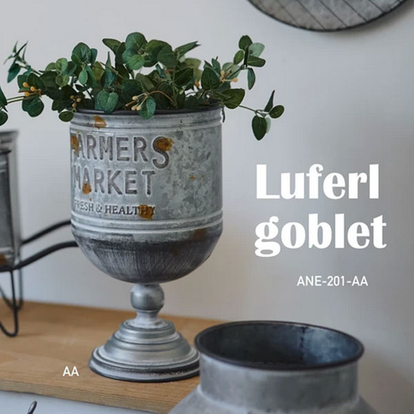 錆びすらもデザインに変える、 ノスタルジー漂うガーデンシリーズ 〜経年美。サビを楽しむ、主役級アイテム〜 輝きを抑えたシルバーに、使い込まれたような「かすれ」と錆（さび）加工を施した、 アンティーク調のガーデンシリーズです。 錆びや剥がれを...