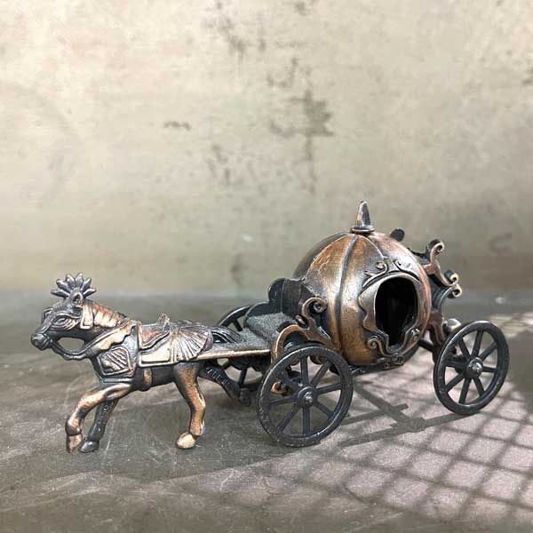 鉛筆削り アンティーク シャープナー かぼちゃ馬車 手動 子供 女の子 男の子 かわいい おしゃれ 小学生 大人気 色鉛筆 デッサン 美術 プレゼント コンパク...