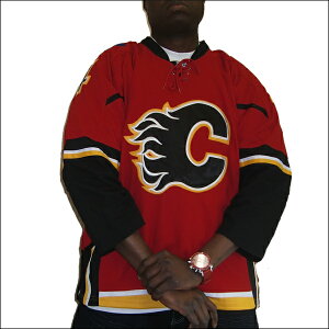 CALGARY FLAMES (カルガリーフレーム) replica hockey jersey　アイスホッケーシャツ #4【BOUWMEESTER】アイスホッケー　ゲームシャツ 大きいサイズメンズ　メンズ大きいTシャツ　ヒップホップ衣装　ダンス　衣装　ジャージ