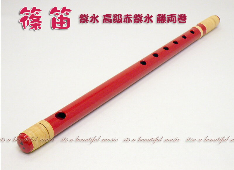 【おすすめポイント】 ●古来の日本和音階を持つ本格的なお囃子用、お祭り用の篠笛です。 練習用を卒業してワンランク上の笛が欲しい！、、、これから始めるけど最初から良い笛で長く愛用したい！、、、など、、本格的な篠笛をご希望の方に見た目も華やかな10数種類以上の本格仕様の篠笛を出品しております。 ●同じ三本調子で、七穴タイプと六穴タイプをお選びいただけます。 ●篠笛教則本、曲集、CD、DVDなども多数出品中です！ 【商品情報】・・・必ずご一読のうえご注文お願い申し上げますm(_ _)m ◆主な仕様 篠笛　三本調子（紫水 高級赤紫水 籐両巻） ●七穴と六穴からお選び下さい。 ●同じ仕様の篠笛をそれぞれの調子ごとに出品しています。 ●画像は参考画像として六穴六本調子を撮影しております。調子によってそれぞれサイズが違いますので仕様の参考としてご覧下さい。 ◆重要注意事項 ※調子を再度お確かめ下さい！ 　到着後の返品/交換はできません。 お買い求め頂くお客様に常に清潔な商品をご提供するために、製造入荷後、一般のお客様の手に直接触れないように保管し試奏も一切行っておりません。よってご注文の商品到着後はたとえ”未使用”だと申されましても、笛の交換・返品は一切お受けしておりません。調子や穴数を充分お確かめのうえご注文下さい。 ※メール便発送はできません。 メール便サイズ外となりますので宅配便のみの出荷です。 誤って選択された場合は宅配に訂正させて頂きます。 ※商品の保証はありません。 篠笛は製造元の保証は一切ありませんので当店でも出荷後の保証対応は一切できません。運送事故の場合は運送会社または当店までご一報下さい。運送会社が状況調査のうえ対応させていただきます。有償修理については都度ご相談下さい。 ◆納期について ※手作りで1本1本丁寧に仕上げていますので、製作数が極めて少なく、受注生産に近い状態です。よって製作状況により納期が大きく変動いたします。在庫のあるときで出荷まで2〜5営業日、製作中の場合は1週間〜4週間以上かかります。商品問い合わせページより事前に在庫状況をご確認のうえご注文お願い申し上げます。