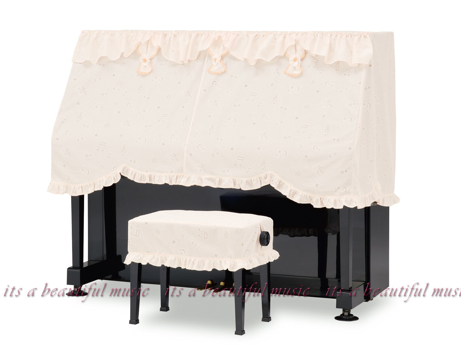 アップライトピアノ用ハーフカバー　吉澤 PC-827SO 全国の有名楽器店で注文販売されているピアノカバートップブランド「吉澤/Peacock」の高品質レギュラーライン商品です。 品質：ポリエステル100% カラー：オレンジ系 生地：音符スターダスト柄レース &nbsp; 【 S〜M兼用サイズ 】&nbsp; 「S〜M兼用サイズ」は既製サイズ品となりますが裏側マジックテープでおおまかなサイズ調整ができるようになっております。 【適合寸法】間口149-154cm/天板奥行き33.5-37cm/奥行59-66cm/高さ118-133cmのピアノにおおよそ適合。 &nbsp;【 ぴったりサイズ 】&nbsp;&nbsp; 「ぴったりサイズ」はピアノ品番などをお知らせ頂くことでカバーメーカーさんに保存されたピアノ寸法データにより縫製され、お持ちのピアノぴったりに仕上がってきますので見栄えが良く満足度の高いお薦めカバーです。 ※ヤマハ・カワイのピアノは品番情報のみで縫製可能、それ以外のピアノメーカーの場合は品番情報と実測サイズをご入力いただくことで縫製可能です。 ピアノ天板を開けますとピアノ品番等がわかります。 &nbsp; ヤマハ・カワイ以外のピアノはA〜Eを実測頂きご入力下さい。 テキストボックス(A)〜(E)に数値をご記入下さい。 ※ぴったりサイズカバーは受注生産品のため、縫製取り掛かり後のキャンセル・返品・交換は一切できません。 ※縫製に5〜18日ほどかかります（カバーメーカー込み具合により変動） ※アップライトピアノ型の電子ピアノも「ぴったりサイズ」で対応可能です。（サイズデータ必要） &nbsp;&nbsp;【 ぴったりサイズ（背面生地付き） 】&nbsp;&nbsp; ※通常、オールカバーやハーフカバーと表記のあるピアノカバーには背面側の生地は付いておりませんが、当店の「ぴったりサイズカバー」では背面生地付の特注仕様もオーダー可能です！（縫製納期は通常のぴったりサイズカバーと同じです） &nbsp; &nbsp;【わからないことは…】&nbsp;&nbsp; 「うちのピアノにはどのサイズがベスト？」 「ピアノの品番がわからない・・・」 ピアノカバーのお問い合わせは経験豊富な当店へどうぞ！ 【イッツ・ア・ビューティフル・ミュージック楽天店】 TEL 0749−62−5430までお気軽にご相談ください！