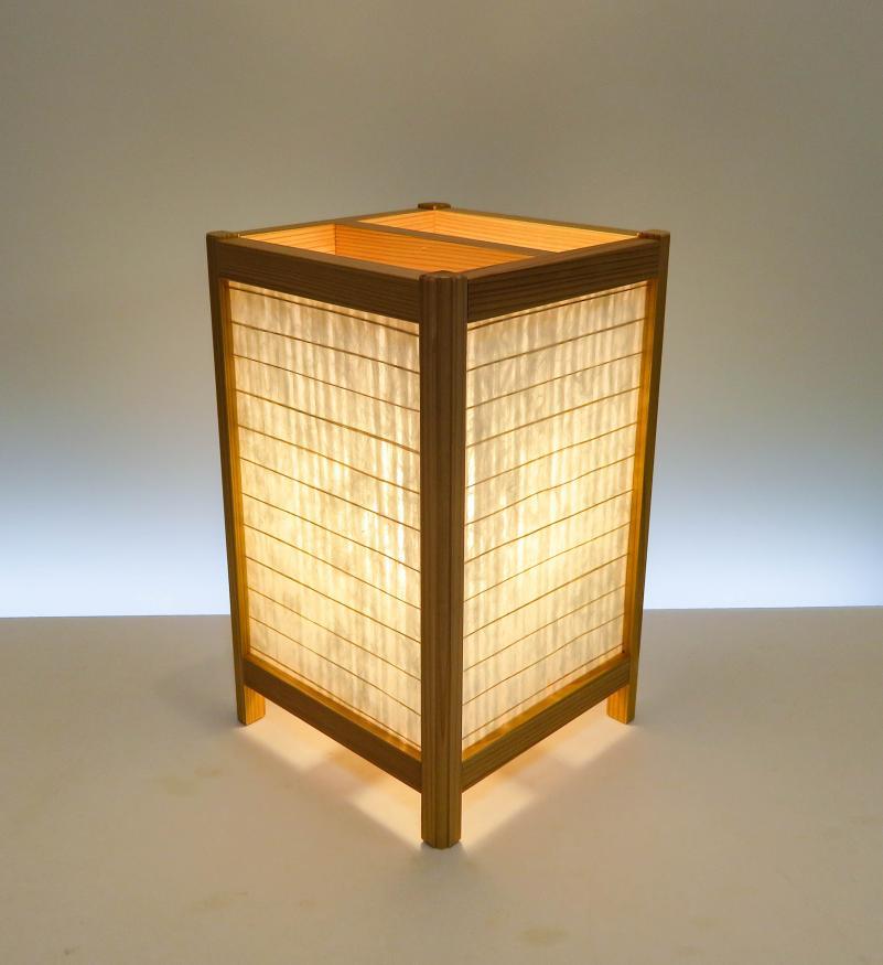 ADTP-1401 角行灯「匠」 Mサイズ 手漉き楮和紙/麻 格子模様（MOLZA）ホテル・和風旅館・飲食店・リラクゼーション施設などにお薦め！伝統技術と耐久性を組み合わせた作品です。
