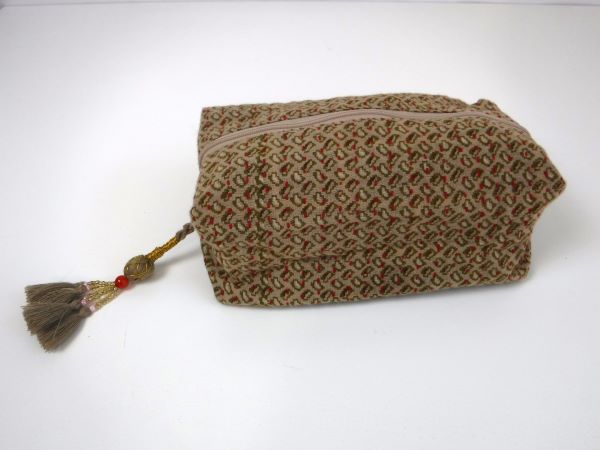 ガラスビーズつき リサイクルサリー キャラメルポーチ【C】化粧ポーチ ペンケース poach タッセル Peop..
