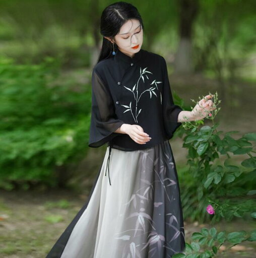 ナチュラルチャイナ服2点セット 黒系 水墨 改良漢服 チャイナドレス 中華服 セットアップ 竹 七分袖 チャイナブラウス ロング 水墨 グラデーション シフォンスカート 穏やか 大人 中国民族風 エスニック 中華ドレス 二胡 箏 演奏衣装 舞台衣装 撮影衣装 M L XL 2XL 3XL 4XL ナチュラルチャイナ服2点セット 黒系 水墨 改良漢服 チャイナドレス 中華服 セットアップ 竹 七分袖 チャイナブラウス ロング 水墨 グラデーション シフォンスカート 穏やか 大人 中国民族風 エスニック 中華ドレス 二胡 箏 演奏衣装 舞台衣装 撮影衣装 M L XL 2XL 3XL 4XL