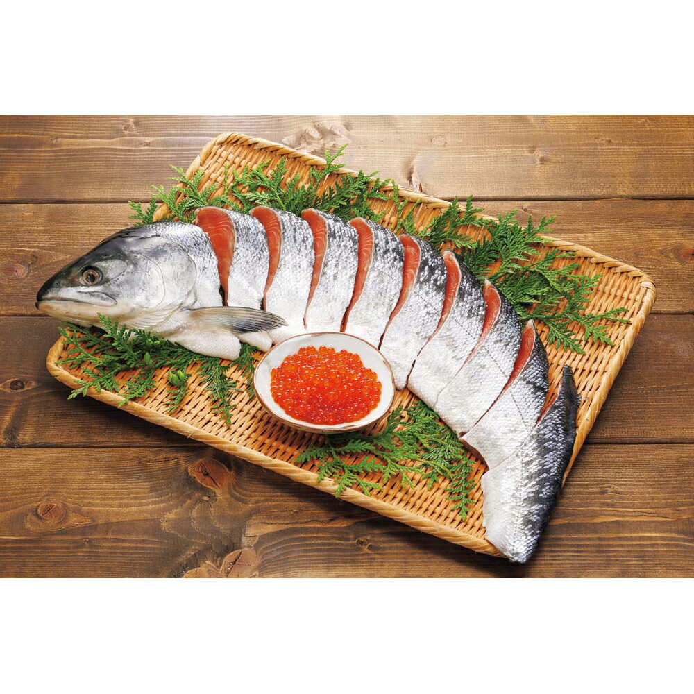 お歳暮 早割 冬ギフト 年末 年始 ごちそう 北海道 銀毛 新巻鮭 甘塩仕立て 切身 二分割 いくら 醤油漬け 海鮮 贈り物 年末ギフト 冬の贈り物 感謝の贈り物 グルメ 食品ギフト ごちそう お取り寄せ 美味しい 6000円 (SAD) [包装]軽