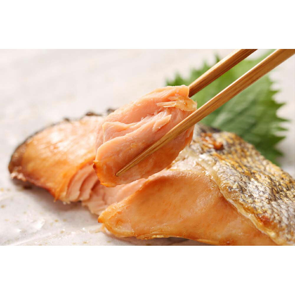 お歳暮 早割 冬ギフト 年末 年始 ごちそう 北海道 銀毛 新巻鮭 姿切身 秋鮭 厳選 4分割 調理しやすい 海鮮 贈り物 年末ギフト 冬の贈り物 感謝の贈り物 グルメ 食品ギフト ごちそう お取り寄せ 美味しい 7000円 (SAD) [包装]軽(4)