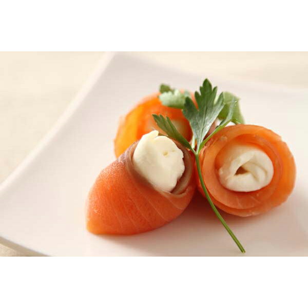 お歳暮 早割 冬ギフト 内祝い お返し 出産 メッセージカード 無料 三協水産 北海道 日高沖 船上活〆 桜鱒 切身 スモークサーモン セット 個包装 贈り物 出産祝い お礼 結婚 入学 新築 快気 祝い 香典返し 七五三 お祝い返し 送料無料 7000円 (SK)軽