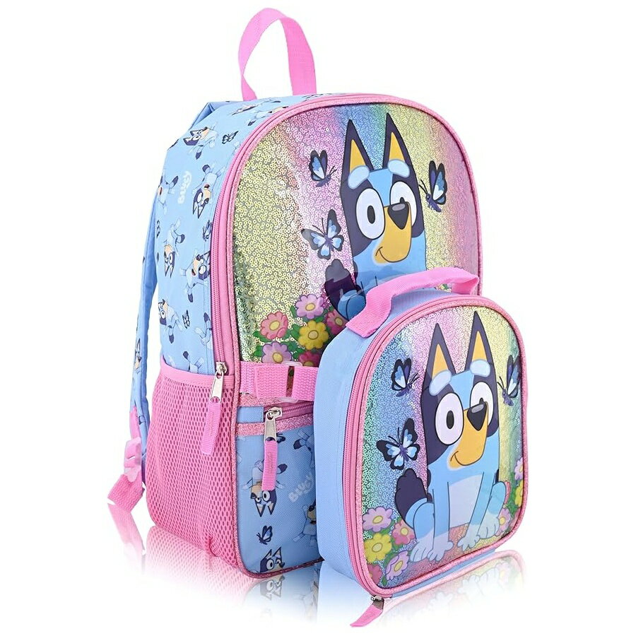 他の ブルーイー はこちら Fast Forward Bluey Backpack With Lunch Box for Kids | Insulated Lunch Bag Lunch Box for Boys, Girls, Toddlers | Backpack for School and Reusable LunchboxFast Forward Bluey バックパック、ランチボックス付き、子供用 |断熱ランチバッグ ランチボックス 男の子、女の子、幼児用 |学校用バックパックと再利用可能なランチボックス発送までの目安5〜15日　営業日以内に発送※12月、連休等は物流が混雑し、遅延する場合がございます。予めご了承ください。 商　品　情　報 メーカー Fast Forward 商品名（英語） Fast Forward Bluey Backpack With Lunch Box for Kids | Insulated Lunch Bag Lunch Box for Boys, Girls, Toddlers | Backpack for School and Reusable Lunchbox 商品名（翻訳） Fast Forward Bluey バックパック、ランチボックス付き、子供用 |断熱ランチバッグ ランチボックス 男の子、女の子、幼児用 |学校用バックパックと再利用可能なランチボックス 商品詳細 ・BLUEY バックパックセット：Bluey をフィーチャーしたランチ付きの公式ライセンス Bluey バックパックが登場！この16インチのバックパックは、12.5 X 5 X 16インチの最愛のキャラクターの興奮を捉えています。ウォーターボトルを手元に置いておくための2つのスカイブルーのメッシュサイドポケットと、取り付け可能な足の形の柔らかいランチボックスを備えたこのセットは、楽しい冒険にぴったりの究極のバックパックになります。・16インチの小学生用バックパック: このバックパックは、想像力豊かなノートから創造的なものまで、すべての冒険ギアを収納できるように設計された広々としたメインコンパートメントを誇ります。スカイブルーのメッシュサイドポケットはウォーターボトルに素早くアクセスでき、バックパック自体はすべての学用品を一日中きちんと整理できます。このバックパックは3歳以上の冒険家に適しており、スタイルと実用性の両方を備えています。・このセットには断熱ランチバッグも含まれており、公園で遊ぶのと同じくらい新鮮な状態でスナックを保存できます。ブルーイのあらゆるものへの愛を表現しながら、ハンズフリーで学校までの移動を可能にするこのランチバッグは、食事だけでなく、あらゆるブルーイ愛好家にとってのファッショナブルなアクセサリーであり、小さな探検家にとって完璧なランチボックスです。・対象年齢3歳以上：どんな冒険にも耐えられるように作られたこのバックパックセットは、お子様の成長に合わせて快適にフィットする調節可能なストラップを備えており、お気に入りのブルーイのキャラクターの心地よい存在で学校に帰るのがスリル満点になります。お子様の毎日の冒険にも最適な幼児用バックパックです。・旅行に最適: 遊び心のあるグラフィックで飾られたこの Bluey バックパック セットは、学校や想像力豊かな冒険に最適で、あらゆる旅行にダイナミックなセンスを加えます。断熱ランチ バッグが付いているので、楽しい旅行に最適です。ピクニックや日帰り旅行など、どこに行っても軽食を新鮮に保つことができます。 ※メーカーより頂いた商品説明を翻訳しております。翻訳による差異はご了承ください。 ◆ 様々なギフトシーンにぴったりの商品を豊富に取り揃えております ◆ プレゼント　ギフト　クリスマス　母の日　父の日　記念日　誕生日　お誕生日　誕生日プレゼント　敬老の日　記念品　結婚記念日　メモリアルギフト　お祝い　出産祝い　結婚式　結婚祝い　御祝　披露宴　引き出物　引出物　ウェディングギフト　ブライダルギフト　景品　賞品　コンペ景品　ゴルフコンペ　粗品　お中元　御中元　お歳暮　御歳暮　残暑見舞い　引越し　引っ越し祝い　引越し祝い　贈答品　入園祝い　入学祝い　卒業祝い　成人式　就職祝い　昇進祝い　定年退職記念　還暦祝い　卒業記念品　内祝　お返し　お礼　御礼　お祝い返し