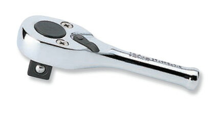 1/4sq. ラチェットハンドルベース 軽量・コンパクトです。特徴Length 125ミリHead Width 25ミリHight 21.9mm 高さ 11.2ミリWeight 101g「ラチェットハンドル」他を圧倒する豊富なバリエーション独自技術の投入で進化し続けるKo-kenの「コア・ツール」「作業の最初から最後までラチェット機構が機能する空転トルクの軽さ」が特徴です。ギア数幅TH全長重量mm/g タイプ2749PS-3/8242521.911.275703ミガキ・ショート2749N-3/8125104ローレット2749P-3/8101ミガキ3749S243424.814.1110183ミガキ・ショート3749SB183ミガキ・ショート・プッシュボタン3749N200340ローレット3752N453334.323.9200310ローレット・丸型3752J310樹脂・丸型3776N454434.323.9260565ローレット・丸型・スイベル3776P560ミガキ・丸型・スイベル3776J510樹脂・丸型・スイベル3753SM2430.526.415.781175マルチ3753N200320ローレット・スタンダード3753P286ミガキ・スタンダード3753J260樹脂・スタンダード3753P-250250335ミガキ・ロング3753SMB81175マルチ・プッシュボタン3753NB200320ローレット・プッシュボタン3753PB286ミガキ・プッシュボタン3753JB260樹脂・プッシュボタンZ-EAL2725Z-3/87220.520.59.511483エラストマー樹脂・コンパクト3725ZS2824.513.7100157エラストマー樹脂・ショート3725Z178254エラストマー樹脂2774PS-3/8242521.911.2120133ミガキ・ショート2774JS-3/8113樹脂・ショート3774PS2430.526.415.7250250ミガキ・ショート3774N265378ローレット3774P378ミガキ3774J367樹脂3774NB378ローレット・プッシュボタン3774PB378ミガキ・プッシュボタン3774JB367樹脂・プッシュボタン3774NL378ローレット・固定ボタン3774PL378ミガキ・固定ボタン3774JL367樹脂・固定ボタン3774JBL367樹脂・プッシュボタンZ-EAL2726Z-3/87220.520.59.5114107エラストマー樹脂・コンパクト3726ZS2824.513.7120196エラストマー樹脂・ショート3726Z178317エラストマー樹脂▲Z-EAL 同等品ラチェットハンドル ギア数36コーケンブランド 株式会社山下工業研究所（山下工研 YAMA-SHITA KoKen）製品 ソケットレンチは「MADE IN JAPAN」と刻印し、100%日本製であることを表示しています。カテゴリー;DIY作業工具ハンドツール