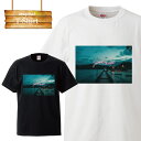 【※夏の限定ゲリラ開催10%OFF 割引クーポン発行※ 7/15~7/21まで!】 Tシャツ 半袖 トップス 半袖シャツ カットソー 海 海岸 海辺 リゾート 海面 風景 景色 バカンス 夏 サマー 英字 英語 文字 空 雲 クール お洒落 可愛い かっこいい デザイン