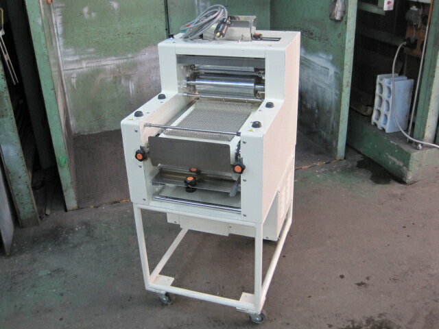 2019年製【鎌田機械製作所】【業務用】【中古】　ミニモルダー　KY302*　三相200V W520xD773xH1185mm 自社6ヶ月保証