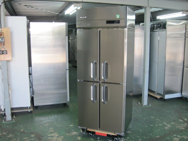 　◆◇商品詳細◇◆ 年　式：2025年製 【外形寸法】 　W755xD650xH1950mm 【内容量】 　502L 【庫内温度】 　-20℃以下 【消費電力】 　単相100V　50/60Hz 　冷却時：145/145W 　霜取時：325/325W 【重量】 　90kg サイズ：W755xD650xH1950mm 　◇◆注意事項◆◇ ・商品は基本的に軒先(建物前)の車上渡しとなります。 　必ずご確認下さい。 ・搬入設置ご希望の方は別途ご相談ください。 　※費用は別途かかります。 　※1都3県(東京都・神奈川県・埼玉県・千葉県)に限り搬入可能です ・一部地域・離島によっては配送出来ない場合がございます。 　何卒ご了承ください。 ・一部ガラス製品・大型商品・重量がある商品については 　木枠梱包（概ね15,000円〜25,000円）を要する場合がござい 　ます。 ・ガス種(都市ガス・プロパンガス) 　電力（単相100V・三相200V・単相200Vなど）は 　十分にご確認下さい。 ・ガス種間違え・電力間違え・サイズ間違えによるキャンセルはお受けできません。 　何卒ご確認の程宜しくお願い致します。 ・付属品に関しましては写真に掲載しているものが全てとなります。 　その他、気になる点はご相談ください。 ・ご不明な点が御座いましたら、ご遠慮なくお問い合わせください。 　ご理解とご協力をお願い致します。