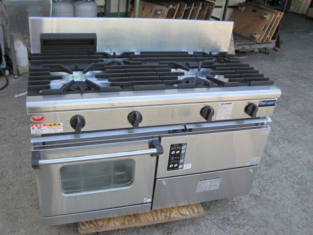　◆◇商品詳細◇◆ 年　式：2020年製 【外形寸法】 　W1200xD600xH800mm 　バックガード：H200mm 【トップバーナー】 　φ165：2 　φ95 ：2 【オーブン機能】 　庫内寸法：W420xD300xH320mm 　庫内棚段数：3段(ピッチ80mm) 　庫内温度：100〜300℃ 【ガス消費量】 　プロパンガス：41.3kW(2.96kg/h) 【ガス接続口】 　25A 【消費電力】 　単相100V　50/60Hz 　74/84W 【重量】 　217kg ※大バーナー2個、新品です。 サイズ：W1200xD600xH800mm 　◇◆注意事項◆◇ ・商品は基本的に軒先(建物前)の車上渡しとなります。 　必ずご確認下さい。 ・搬入設置ご希望の方は別途ご相談ください。 　※費用は別途かかります。 　※1都3県(東京都・神奈川県・埼玉県・千葉県)に限り搬入可能です ・一部地域・離島によっては配送出来ない場合がございます。 　何卒ご了承ください。 ・一部ガラス製品・大型商品・重量がある商品については 　木枠梱包（概ね15,000円〜25,000円）を要する場合がござい 　ます。 ・ガス種(都市ガス・プロパンガス) 　電力（単相100V・三相200V・単相200Vなど）は 　十分にご確認下さい。 ・ガス種間違え・電力間違え・サイズ間違えによるキャンセルはお受けできません。 　何卒ご確認の程宜しくお願い致します。 ・付属品に関しましては写真に掲載しているものが全てとなります。 　その他、気になる点はご相談ください。 ・ご不明な点が御座いましたら、ご遠慮なくお問い合わせください。 　ご理解とご協力をお願い致します。