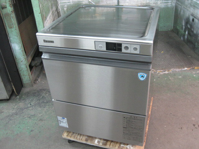 　◆◇商品詳細◇◆ 年　式：2023年製 【外形寸法】 　W600xD600xH800mm 【洗浄方式】 　上下回転スプレーノズル 【処理能力】 　42ラック/h(標準) 　皿：672枚/h 　グラス：1512個/h 　どんぶり：378個/h 【洗浄時間】 　84秒(洗い70秒、休止8秒、すすぎ6秒) 【消費電力】 　単相100V　50Hz専用 　1180W 【重量】 　67kg サイズ：W600xD600xH800mm 　◇◆注意事項◆◇ ・商品は基本的に軒先(建物前)の車上渡しとなります。 　必ずご確認下さい。 ・搬入設置ご希望の方は別途ご相談ください。 　※費用は別途かかります。 　※1都3県(東京都・神奈川県・埼玉県・千葉県)に限り搬入可能です ・一部地域・離島によっては配送出来ない場合がございます。 　何卒ご了承ください。 ・一部ガラス製品・大型商品・重量がある商品については 　木枠梱包（概ね15,000円〜25,000円）を要する場合がござい 　ます。 ・ガス種(都市ガス・プロパンガス) 　電力（単相100V・三相200V・単相200Vなど）は 　十分にご確認下さい。 ・ガス種間違え・電力間違え・サイズ間違えによるキャンセルはお受けできません。 　何卒ご確認の程宜しくお願い致します。 ・付属品に関しましては写真に掲載しているものが全てとなります。 　その他、気になる点はご相談ください。 ・ご不明な点が御座いましたら、ご遠慮なくお問い合わせください。 　ご理解とご協力をお願い致します。