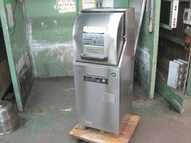 　◆◇商品詳細◇◆ 年　式：2016年製 【外形寸法】 　W450xD450xH1220mm 【洗浄方式】 　上：固定ノズル方式 　下：回転ノズル方式 【ラック処理数】 　35ラック/h 【サイクル時間】 　103s(本洗い86s、休止5s、すすぎ7s、休止5s) 【消費電力】 　単相100V　50/60Hz 　1.2kW 【重量】 　70kg サイズ：W450xD450xH1220mm 　◇◆注意事項◆◇ ・商品は基本的に軒先(建物前)の車上渡しとなります。 　必ずご確認下さい。 ・搬入設置ご希望の方は別途ご相談ください。 　※費用は別途かかります。 　※1都3県(東京都・神奈川県・埼玉県・千葉県)に限り搬入可能です ・一部地域・離島によっては配送出来ない場合がございます。 　何卒ご了承ください。 ・一部ガラス製品・大型商品・重量がある商品については 　木枠梱包（概ね15,000円〜25,000円）を要する場合がござい 　ます。 ・ガス種(都市ガス・プロパンガス) 　電力（単相100V・三相200V・単相200Vなど）は 　十分にご確認下さい。 ・ガス種間違え・電力間違え・サイズ間違えによるキャンセルはお受けできません。 　何卒ご確認の程宜しくお願い致します。 ・付属品に関しましては写真に掲載しているものが全てとなります。 　その他、気になる点はご相談ください。 ・ご不明な点が御座いましたら、ご遠慮なくお問い合わせください。 　ご理解とご協力をお願い致します。