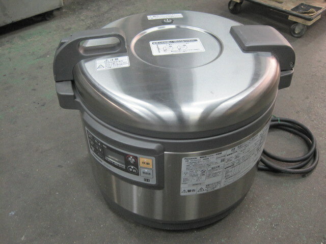 　◆◇商品詳細◇◆ 年　式：2023年製 【外形寸法】 　W502xD429xH410mm 【炊飯容量】 　1.8〜5.4L(1〜3升) 【保温温度切り替え】 　71℃／73℃／75℃ 【消費電力】 　単相200V　50/60Hz 　炊飯時：4570W 　保温時：1200W 【重量】 　16.5kg サイズ：W502xD429xH410mm 　◇◆注意事項◆◇ ・商品は基本的に軒先(建物前)の車上渡しとなります。 　必ずご確認下さい。 ・搬入設置ご希望の方は別途ご相談ください。 　※費用は別途かかります。 　※1都3県(東京都・神奈川県・埼玉県・千葉県)に限り搬入可能です ・一部地域・離島によっては配送出来ない場合がございます。 　何卒ご了承ください。 ・一部ガラス製品・大型商品・重量がある商品については 　木枠梱包（概ね15,000円〜25,000円）を要する場合がござい 　ます。 ・ガス種(都市ガス・プロパンガス) 　電力（単相100V・三相200V・単相200Vなど）は 　十分にご確認下さい。 ・ガス種間違え・電力間違え・サイズ間違えによるキャンセルはお受けできません。 　何卒ご確認の程宜しくお願い致します。 ・付属品に関しましては写真に掲載しているものが全てとなります。 　その他、気になる点はご相談ください。 ・ご不明な点が御座いましたら、ご遠慮なくお問い合わせください。 　ご理解とご協力をお願い致します。