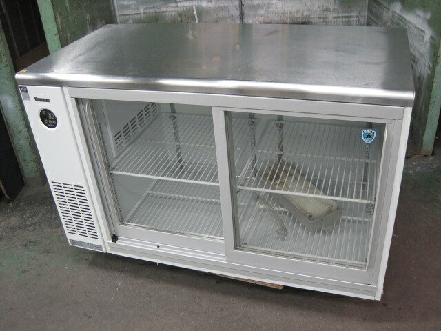 　◆◇商品詳細◇◆ 年　式：2022年製 【外形寸法】 　W1200xD600xH800mm 【内容量】 　314L 【庫内温度】 　2〜10℃ 【消費電力】 　単相100V　50/60Hz 　118/130W 【重量】 　79kg サイズ：W1200xD600xH800mm 　◇◆注意事項◆◇ ・商品は基本的に軒先(建物前)の車上渡しとなります。 　必ずご確認下さい。 ・搬入設置ご希望の方は別途ご相談ください。 　※費用は別途かかります。 　※1都3県(東京都・神奈川県・埼玉県・千葉県)に限り搬入可能です ・一部地域・離島によっては配送出来ない場合がございます。 　何卒ご了承ください。 ・一部ガラス製品・大型商品・重量がある商品については 　木枠梱包（概ね15,000円〜25,000円）を要する場合がござい 　ます。 ・ガス種(都市ガス・プロパンガス) 　電力（単相100V・三相200V・単相200Vなど）は 　十分にご確認下さい。 ・ガス種間違え・電力間違え・サイズ間違えによるキャンセルはお受けできません。 　何卒ご確認の程宜しくお願い致します。 ・付属品に関しましては写真に掲載しているものが全てとなります。 　その他、気になる点はご相談ください。 ・ご不明な点が御座いましたら、ご遠慮なくお問い合わせください。 　ご理解とご協力をお願い致します。