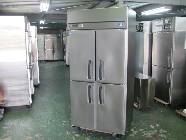 　◆◇商品詳細◇◆ 年　式：2021年製 【外形寸法】 　W900xD650xH1950mm 【内容量】 　576L(冷蔵室439L／冷凍室137L) 【庫内温度】 　冷蔵室：-6〜12℃ 　冷凍室：-20℃以下 【消費電力】 　単相100V　50/60Hz 　冷却時：271/271W 　霜取時：397/397W 【重量】 　103kg サイズ：W900xD650xH1950mm 　◇◆注意事項◆◇ ・商品は基本的に軒先(建物前)の車上渡しとなります。 　必ずご確認下さい。 ・搬入設置ご希望の方は別途ご相談ください。 　※費用は別途かかります。 　※1都3県(東京都・神奈川県・埼玉県・千葉県)に限り搬入可能です ・一部地域・離島によっては配送出来ない場合がございます。 　何卒ご了承ください。 ・一部ガラス製品・大型商品・重量がある商品については 　木枠梱包（概ね15,000円〜25,000円）を要する場合がござい 　ます。 ・ガス種(都市ガス・プロパンガス) 　電力（単相100V・三相200V・単相200Vなど）は 　十分にご確認下さい。 ・ガス種間違え・電力間違え・サイズ間違えによるキャンセルはお受けできません。 　何卒ご確認の程宜しくお願い致します。 ・付属品に関しましては写真に掲載しているものが全てとなります。 　その他、気になる点はご相談ください。 ・ご不明な点が御座いましたら、ご遠慮なくお問い合わせください。 　ご理解とご協力をお願い致します。