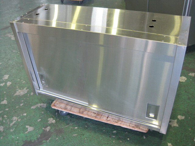 　◆◇商品詳細◇◆ 年　式： サイズ：W1000xD350xH600mm 　◇◆注意事項◆◇ ・商品は基本的に軒先(建物前)の車上渡しとなります。 　必ずご確認下さい。 ・搬入設置ご希望の方は別途ご相談ください。 　※費用は別途かかります。 　※1都3県(東京都・神奈川県・埼玉県・千葉県)に限り搬入可能です ・一部地域・離島によっては配送出来ない場合がございます。 　何卒ご了承ください。 ・一部ガラス製品・大型商品・重量がある商品については 　木枠梱包（概ね15,000円〜25,000円）を要する場合がござい 　ます。 ・ガス種(都市ガス・プロパンガス) 　電力（単相100V・三相200V・単相200Vなど）は 　十分にご確認下さい。 ・ガス種間違え・電力間違え・サイズ間違えによるキャンセルはお受けできません。 　何卒ご確認の程宜しくお願い致します。 ・付属品に関しましては写真に掲載しているものが全てとなります。 　その他、気になる点はご相談ください。 ・ご不明な点が御座いましたら、ご遠慮なくお問い合わせください。 　ご理解とご協力をお願い致します。