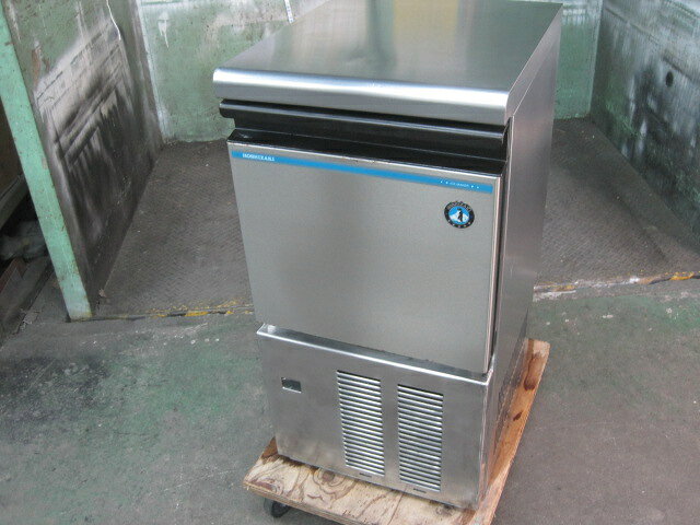 　◆◇商品詳細◇◆ 年　式：2017年製 【外形寸法】 　W395xD450xH770mm 【製氷能力】 　約24/26kg/日(室温20℃水温15℃) 　約19/22kg/日(室温30℃水温25℃) 【貯氷量】 　自然落下時：約8.5kg 　最大ストック量：約14kg 【消費電力】 　単相100V　50/60Hz 　160/180W 【重量】 　34kg サイズ：W395xD450xH770mm 　◇◆注意事項◆◇ ・商品は基本的に軒先(建物前)の車上渡しとなります。 　必ずご確認下さい。 ・搬入設置ご希望の方は別途ご相談ください。 　※費用は別途かかります。 　※1都3県(東京都・神奈川県・埼玉県・千葉県)に限り搬入可能です ・一部地域・離島によっては配送出来ない場合がございます。 　何卒ご了承ください。 ・一部ガラス製品・大型商品・重量がある商品については 　木枠梱包（概ね15,000円〜25,000円）を要する場合がござい 　ます。 ・ガス種(都市ガス・プロパンガス) 　電力（単相100V・三相200V・単相200Vなど）は 　十分にご確認下さい。 ・ガス種間違え・電力間違え・サイズ間違えによるキャンセルはお受けできません。 　何卒ご確認の程宜しくお願い致します。 ・付属品に関しましては写真に掲載しているものが全てとなります。 　その他、気になる点はご相談ください。 ・ご不明な点が御座いましたら、ご遠慮なくお問い合わせください。 　ご理解とご協力をお願い致します。