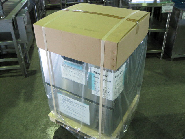 　◆◇商品詳細◇◆ 年　式： 【外形寸法】 　W600xD600xH850mm 【洗浄能力】 　42ラック/h 　(皿672枚/h、グラス1512個/h、どんぶり378個/h) 【すすぎ水量】 　標準コース：約2.6L/ラック(可変) 　節水コース：約2.2L/ラック 　超節水コース：2.0L/ラック 【すすぎ温度】 　約85℃ 【消費電力】 　三相200V　50Hz専用 　4.41kW 【重量】 　75kg サイズ：W600xD600xH850mm 　◇◆注意事項◆◇ ・商品は基本的に軒先(建物前)の車上渡しとなります。 　必ずご確認下さい。 ・搬入設置ご希望の方は別途ご相談ください。 　※費用は別途かかります。 　※1都3県(東京都・神奈川県・埼玉県・千葉県)に限り搬入可能です ・一部地域・離島によっては配送出来ない場合がございます。 　何卒ご了承ください。 ・一部ガラス製品・大型商品・重量がある商品については 　木枠梱包（概ね15,000円〜25,000円）を要する場合がござい 　ます。 ・ガス種(都市ガス・プロパンガス) 　電力（単相100V・三相200V・単相200Vなど）は 　十分にご確認下さい。 ・ガス種間違え・電力間違え・サイズ間違えによるキャンセルはお受けできません。 　何卒ご確認の程宜しくお願い致します。 ・付属品に関しましては写真に掲載しているものが全てとなります。 　その他、気になる点はご相談ください。 ・ご不明な点が御座いましたら、ご遠慮なくお問い合わせください。 　ご理解とご協力をお願い致します。