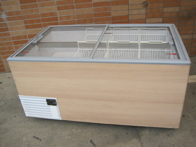 　◆◇商品詳細◇◆ 年　式：2022年製 【外形寸法】 　W1550xD963xH740mm 【内容量】 　435L 【庫内温度】 　5〜-25℃ 【消費電力】 　単相200V　50/60Hz 　690/760W 【重量】 　84kg サイズ：W1550xD963xH740mm 　◇◆注意事項◆◇ ・商品は基本的に軒先(建物前)の車上渡しとなります。 　必ずご確認下さい。 ・搬入設置ご希望の方は別途ご相談ください。 　※費用は別途かかります。 　※1都3県(東京都・神奈川県・埼玉県・千葉県)に限り搬入可能です ・一部地域・離島によっては配送出来ない場合がございます。 　何卒ご了承ください。 ・一部ガラス製品・大型商品・重量がある商品については 　木枠梱包（概ね15,000円〜25,000円）を要する場合がござい 　ます。 ・ガス種(都市ガス・プロパンガス) 　電力（単相100V・三相200V・単相200Vなど）は 　十分にご確認下さい。 ・ガス種間違え・電力間違え・サイズ間違えによるキャンセルはお受けできません。 　何卒ご確認の程宜しくお願い致します。 ・付属品に関しましては写真に掲載しているものが全てとなります。 　その他、気になる点はご相談ください。 ・ご不明な点が御座いましたら、ご遠慮なくお問い合わせください。 　ご理解とご協力をお願い致します。