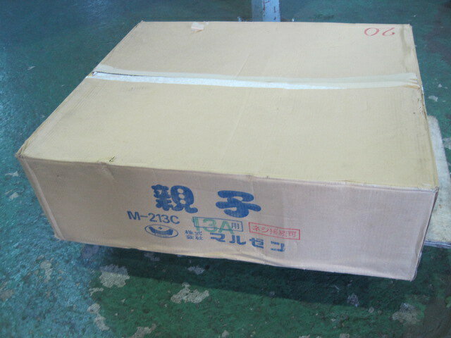 　◆◇商品詳細◇◆ 年　式： 【外形寸法】 　W770xD570xH160mm 【トップバーナー】 　大(φ315)：1 　小(φ250)：2 【ガス消費量】 　都市ガス：19.8kW(17,000kcal/h) 【ガス接続口】 　15A(ゴム管口) 【重量】 　20.5kg サイズ：W770xD570xH160mm 　◇◆注意事項◆◇ ・商品は基本的に軒先(建物前)の車上渡しとなります。 　必ずご確認下さい。 ・搬入設置ご希望の方は別途ご相談ください。 　※費用は別途かかります。 　※1都3県(東京都・神奈川県・埼玉県・千葉県)に限り搬入可能です ・一部地域・離島によっては配送出来ない場合がございます。 　何卒ご了承ください。 ・一部ガラス製品・大型商品・重量がある商品については 　木枠梱包（概ね15,000円〜25,000円）を要する場合がござい 　ます。 ・ガス種(都市ガス・プロパンガス) 　電力（単相100V・三相200V・単相200Vなど）は 　十分にご確認下さい。 ・ガス種間違え・電力間違え・サイズ間違えによるキャンセルはお受けできません。 　何卒ご確認の程宜しくお願い致します。 ・付属品に関しましては写真に掲載しているものが全てとなります。 　その他、気になる点はご相談ください。 ・ご不明な点が御座いましたら、ご遠慮なくお問い合わせください。 　ご理解とご協力をお願い致します。