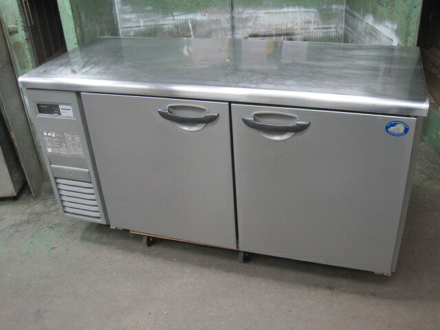 　◆◇商品詳細◇◆ 年　式：2020年製 【外形寸法】 　W1500xD600xH800mm 【内容量】 　328L 【庫内温度】 　-6〜12℃ 【消費電力】 　単相100V　50/60Hz 　冷却時：125/125W 　霜取時：137/137W 【重量】 　72kg サイズ：W1500xD600xH800mm 　◇◆注意事項◆◇ ・商品は基本的に軒先(建物前)の車上渡しとなります。 　必ずご確認下さい。 ・搬入設置ご希望の方は別途ご相談ください。 　※費用は別途かかります。 　※1都3県(東京都・神奈川県・埼玉県・千葉県)に限り搬入可能です ・一部地域・離島によっては配送出来ない場合がございます。 　何卒ご了承ください。 ・一部ガラス製品・大型商品・重量がある商品については 　木枠梱包（概ね15,000円〜25,000円）を要する場合がござい 　ます。 ・ガス種(都市ガス・プロパンガス) 　電力（単相100V・三相200V・単相200Vなど）は 　十分にご確認下さい。 ・ガス種間違え・電力間違え・サイズ間違えによるキャンセルはお受けできません。 　何卒ご確認の程宜しくお願い致します。 ・付属品に関しましては写真に掲載しているものが全てとなります。 　その他、気になる点はご相談ください。 ・ご不明な点が御座いましたら、ご遠慮なくお問い合わせください。 　ご理解とご協力をお願い致します。
