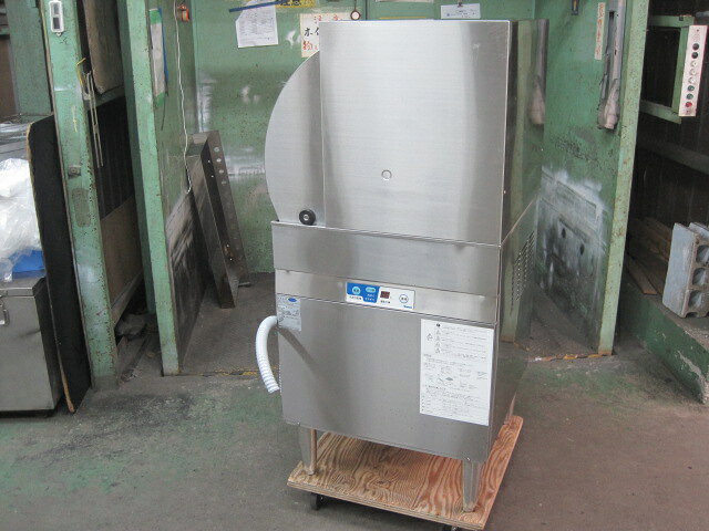 　◆◇商品詳細◇◆ 年　式：2018年製 【外形寸法】 　W600xD600xH1300mm 【洗浄方式】 　上下回転スプレーノズル 【処理能力】 　60ラック/h 　皿：960枚/h 　グラス：2160個/h 　どんぶり：540個/h 【洗浄サイクル】 　標準：60秒(本洗い48秒、休止6秒、すすぎ6秒) 【消費電力】 　三相200V　50Hz専用 　4.91kW　 【重量】 　77kg サイズ：W600xD600xH1300mm 　◇◆注意事項◆◇ ・商品は基本的に軒先(建物前)の車上渡しとなります。 　必ずご確認下さい。 ・搬入設置ご希望の方は別途ご相談ください。 　※費用は別途かかります。 　※1都3県(東京都・神奈川県・埼玉県・千葉県)に限り搬入可能です ・一部地域・離島によっては配送出来ない場合がございます。 　何卒ご了承ください。 ・一部ガラス製品・大型商品・重量がある商品については 　木枠梱包（概ね15,000円〜25,000円）を要する場合がござい 　ます。 ・ガス種(都市ガス・プロパンガス) 　電力（単相100V・三相200V・単相200Vなど）は 　十分にご確認下さい。 ・ガス種間違え・電力間違え・サイズ間違えによるキャンセルはお受けできません。 　何卒ご確認の程宜しくお願い致します。 ・付属品に関しましては写真に掲載しているものが全てとなります。 　その他、気になる点はご相談ください。 ・ご不明な点が御座いましたら、ご遠慮なくお問い合わせください。 　ご理解とご協力をお願い致します。