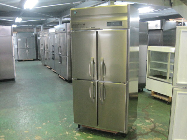 　◆◇商品詳細◇◆ 年　式：2023年製 【外形寸法】 　W900xD650xH1910mm 【内容量】 　580L 【庫内温度】 　-20℃以下 【消費電力】 　三相200V　50/60Hz 　冷却時：170/165W 　霜取時：642/642W 【重量】 　102kg サイズ：W900xD650xH1910mm 　◇◆注意事項◆◇ ・商品は基本的に軒先(建物前)の車上渡しとなります。 　必ずご確認下さい。 ・搬入設置ご希望の方は別途ご相談ください。 　※費用は別途かかります。 　※1都3県(東京都・神奈川県・埼玉県・千葉県)に限り搬入可能です ・一部地域・離島によっては配送出来ない場合がございます。 　何卒ご了承ください。 ・一部ガラス製品・大型商品・重量がある商品については 　木枠梱包（概ね15,000円〜25,000円）を要する場合がござい 　ます。 ・ガス種(都市ガス・プロパンガス) 　電力（単相100V・三相200V・単相200Vなど）は 　十分にご確認下さい。 ・ガス種間違え・電力間違え・サイズ間違えによるキャンセルはお受けできません。 　何卒ご確認の程宜しくお願い致します。 ・付属品に関しましては写真に掲載しているものが全てとなります。 　その他、気になる点はご相談ください。 ・ご不明な点が御座いましたら、ご遠慮なくお問い合わせください。 　ご理解とご協力をお願い致します。