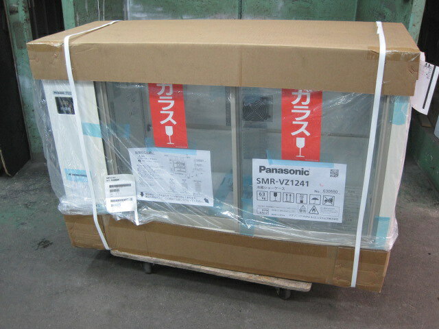 　◆◇商品詳細◇◆ 年　式： 【外形寸法】 　W1200xD450xH800mm 【内容量】 　187L 【収容能力】 　ビール中ビン：118本 　ビール大ビン：102本 【庫内温度】 　2〜10℃ 【消費電力】 　単相100V　50/60Hz 　106/113W 【重量】 　60kg サイズ：W1200xD450xH800mm 　◇◆注意事項◆◇ ・商品は基本的に軒先(建物前)の車上渡しとなります。 　必ずご確認下さい。 ・搬入設置ご希望の方は別途ご相談ください。 　※費用は別途かかります。 　※1都3県(東京都・神奈川県・埼玉県・千葉県)に限り搬入可能です ・一部地域・離島によっては配送出来ない場合がございます。 　何卒ご了承ください。 ・一部ガラス製品・大型商品・重量がある商品については 　木枠梱包（概ね15,000円〜25,000円）を要する場合がござい 　ます。 ・ガス種(都市ガス・プロパンガス) 　電力（単相100V・三相200V・単相200Vなど）は 　十分にご確認下さい。 ・ガス種間違え・電力間違え・サイズ間違えによるキャンセルはお受けできません。 　何卒ご確認の程宜しくお願い致します。 ・付属品に関しましては写真に掲載しているものが全てとなります。 　その他、気になる点はご相談ください。 ・ご不明な点が御座いましたら、ご遠慮なくお問い合わせください。 　ご理解とご協力をお願い致します。