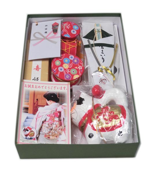 お宮参りセット犬張子、でんでん太鼓、奉納扇子、誕生記、麻ひも付　男の子、女の子用が有ります