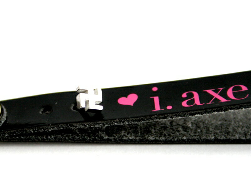 i.axeの16G軟骨ミニ卍 ボディピアス 軟骨ピアス 片耳ピアス｜アングル3