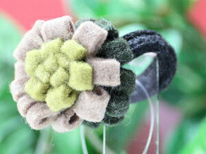 【半額】【数量限定セール中！！】アクセサリー　指輪 フェルトフラワーポポ　グリーン★オシャレママにもお子様にもオススメ♪